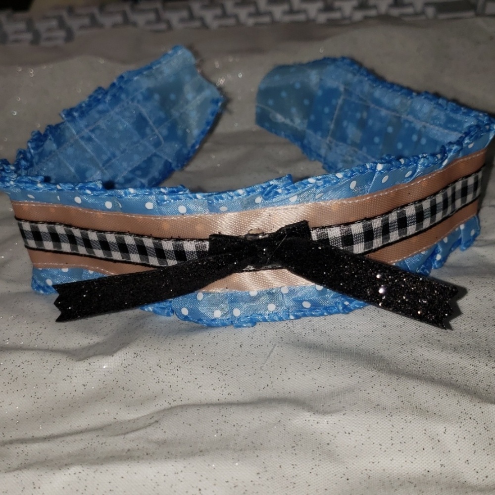 Pastel choker collar